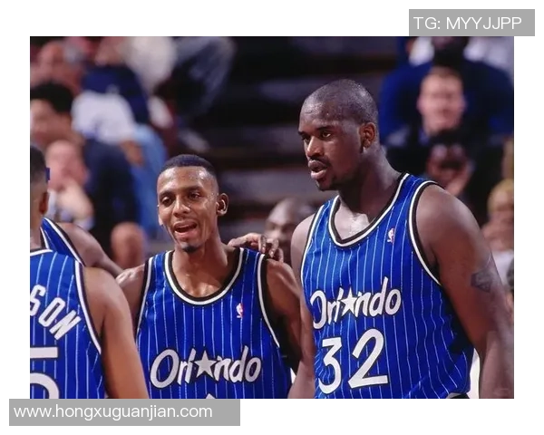 足球巨星同框精彩瞬间 9宫格完美呈现球场传奇与友谊的碰撞 足球巨星同框精彩瞬间 9宫格完美呈现球场传奇与友谊的碰撞